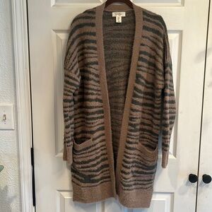 Jessica Simpson brand size M open front longer length sweater with pockets